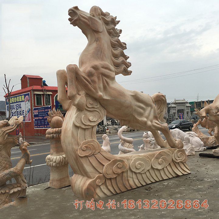 晚霞红立式奔马石雕