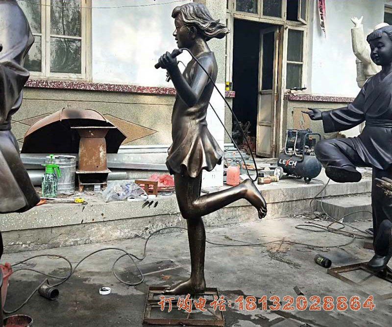 公园人物跳绳小女孩铜雕