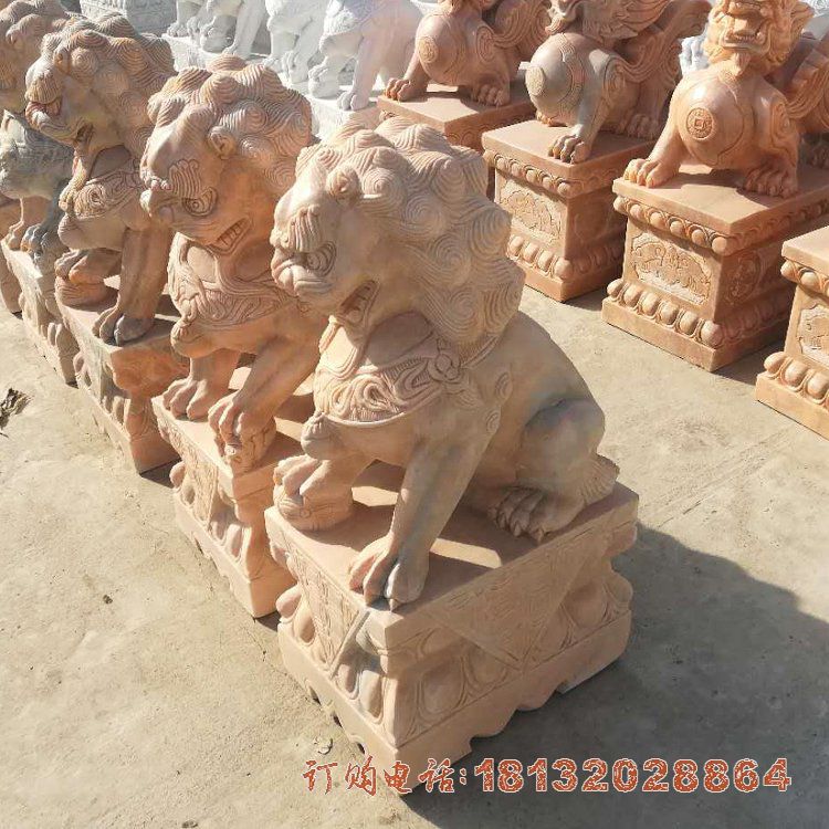 晚霞红门口踩球狮子石雕