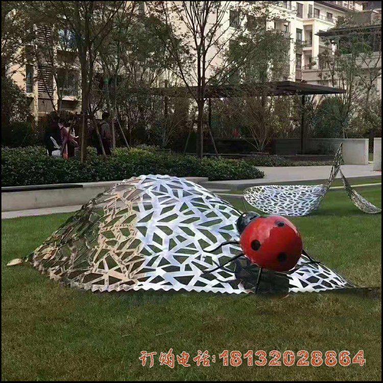 不锈钢镂空树叶瓢虫雕塑