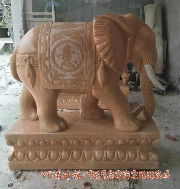 晚霞红门口如意石雕大象