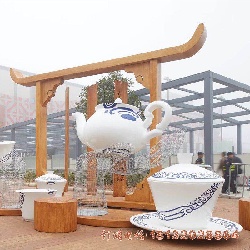 不锈钢镂空手托茶壶雕塑