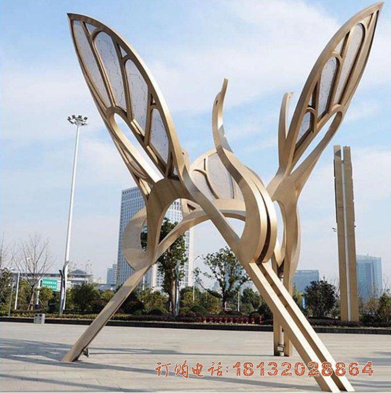 不锈钢镂空展翅仙鹤雕塑
