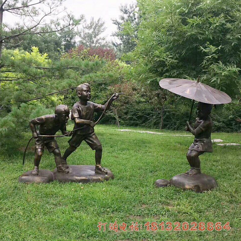 打伞玩水的儿童铜雕，公园小品铜雕 (2)