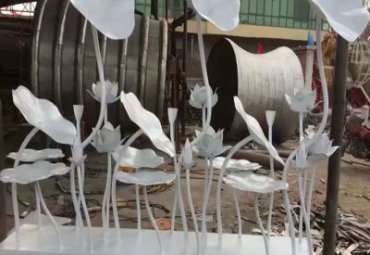 福建某小区不锈钢荷花荷叶雕塑项目