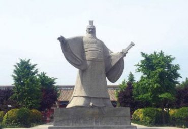 安徽某广场古代名人曹操石雕案例