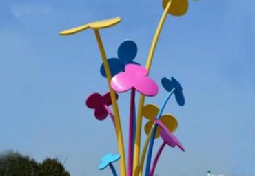江西某县城广场不锈钢花朵雕塑案例