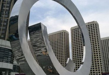 青海某县城不锈钢大型圆环雕塑工程