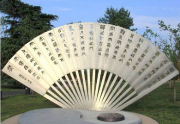 浙江某公园不锈钢折扇雕塑案例