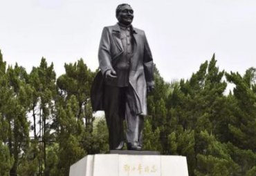 广东某广场伟人邓小平铜雕案例