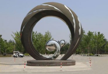 山东某城市不锈钢抽象海浪雕塑案例