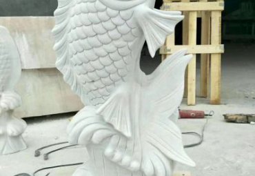 浙江某小区喷水鲤鱼石雕案例