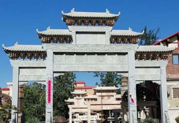 山东某乡镇三门五楼牌坊石雕案例
