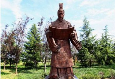 山西某公园古代名人张仪铜雕案例