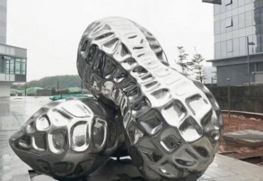辽宁某企业不锈钢花生雕塑案例