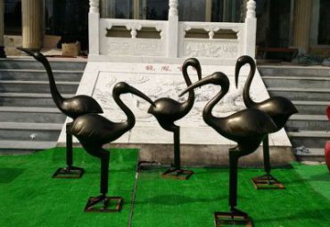 山东某小区抽象仙鹤铜雕项目