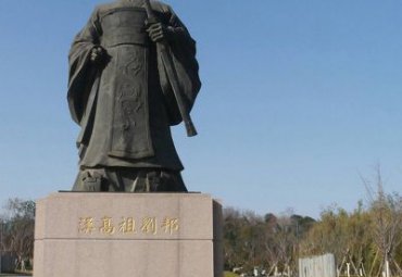 江苏某广场古代名人刘邦铜雕案例