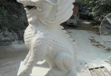 江西某企业门口汉白玉麒麟石雕案例
