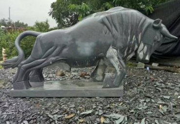 福建某景区石雕开荒牛雕塑案例
