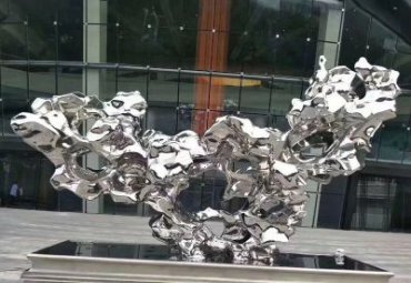 青海某企业不锈钢太湖石雕塑案例