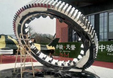 福建某广场不锈钢抽象齿轮雕塑案例