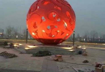 山东某县城广场不锈钢大型镂空球雕塑工程
