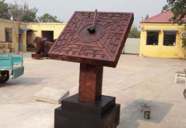 广西某校园古代指南针司南铜雕案例