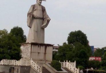 福建某景区古代名人宋慈石雕案例