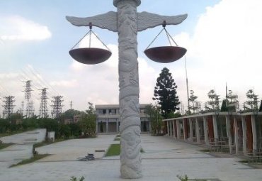 吉林某广场公平正义华表石雕案例