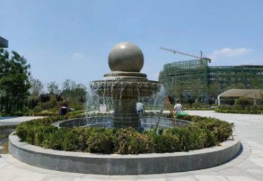 江苏某广场大理石风水球喷泉石雕案例