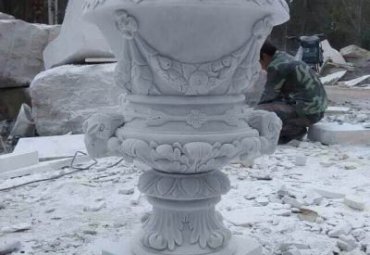 福建某小区欧式花盆石雕案例