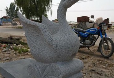山东某小区大理石天鹅石雕案例