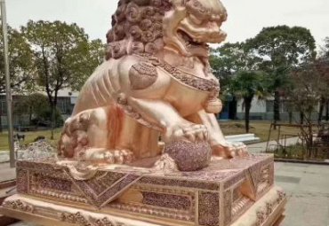 河南某企业门口踩球狮子铜雕案例