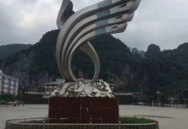 广西某广场不锈钢抽象翅膀雕塑项目