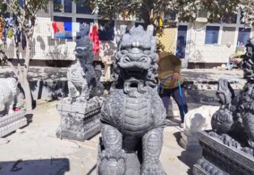 河南某小区仿古石雕麒麟雕塑项目