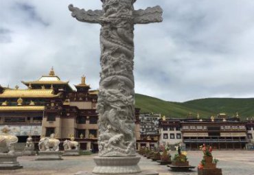 天津某广场大理石盘龙柱雕塑工程