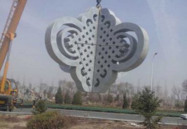 陕西某广场不锈钢抽象中国结雕塑案例